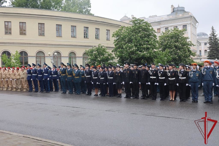 В Санкт-Петербурге представители ГУ Росгвардии приняли участие в строевом смотре кадетских классов и участников движения «Юнармия»