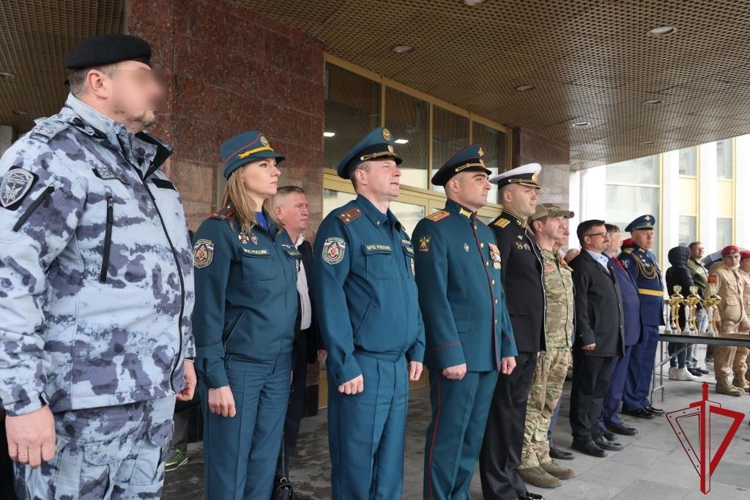 В Санкт-Петербурге представители ГУ Росгвардии приняли участие в строевом смотре кадетских классов и участников движения «Юнармия»