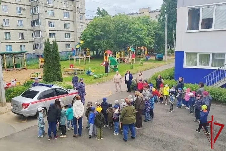 В Ленобласти росгвардейцы приняли участие в мероприятиях, посвященных Международному дню защиты детей