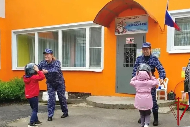 В Ленобласти росгвардейцы приняли участие в мероприятиях, посвященных Международному дню защиты детей