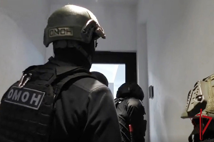 В Петербурге при содействии ОМОН Росгвардии пресечена деятельность организованной группы «телефонных мошенников»