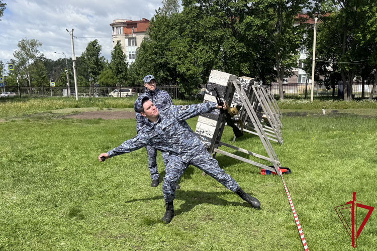 Чемпионат по военно-прикладному спорту прошёл среди подразделений вневедомственной охраны Санкт-Петербурга и Ленобласти