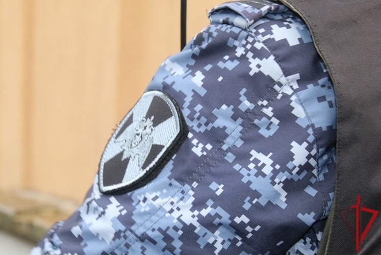 В Выборгском районе сотрудники Росгвардии задержали нетрезвого злоумышленника, напавшего на женщину возле её дома