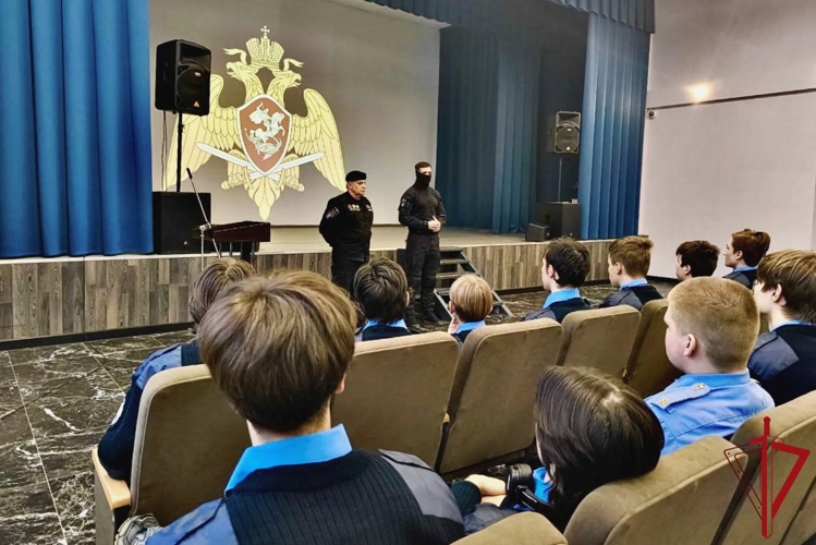 Представители ГУ Росгвардии провели цикл встреч с учащимися петербургских колледжей