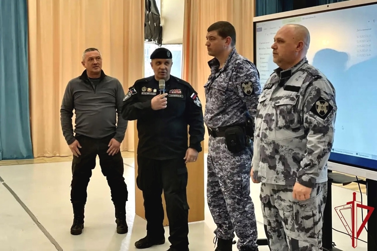 Представители ГУ Росгвардии провели цикл встреч с учащимися петербургских колледжей