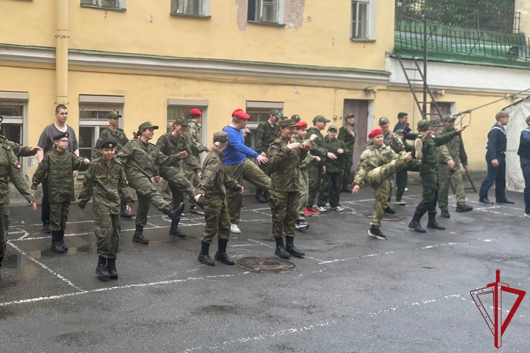 Представитель Росгвардии принял участие в судействе соревнований "Точный выстрел" среди петербургских юнармейцев