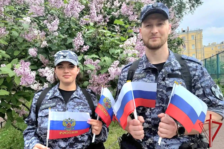 В Санкт-Петербурге представители Росгвардии провели мероприятия, посвящённые Дню России