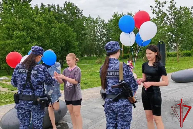 В Санкт-Петербурге представители Росгвардии провели мероприятия, посвящённые Дню России