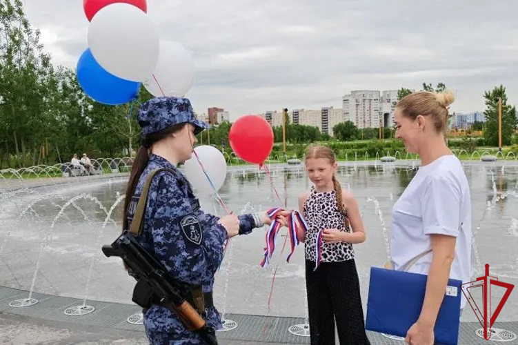 В Санкт-Петербурге представители Росгвардии провели мероприятия, посвящённые Дню России