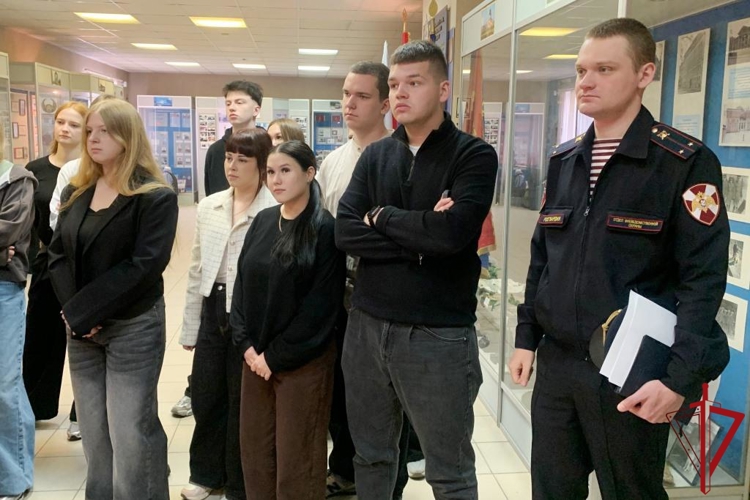 Представители Росгвардии провели встречу с учащимися правоохранительного колледжа, проходящими практику во вневедомственной охране