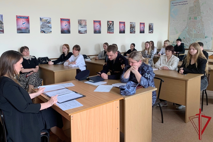 Представители Росгвардии провели встречу с учащимися правоохранительного колледжа, проходящими практику во вневедомственной охране