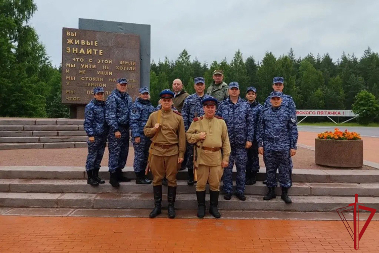 В Санкт-Петербурге и Ленобласти сотрудники и ветераны Росгвардии приняли участие в автопробеге, посвященном Дню памяти и скорби