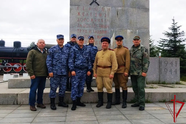 В Санкт-Петербурге и Ленобласти сотрудники и ветераны Росгвардии приняли участие в автопробеге, посвященном Дню памяти и скорби
