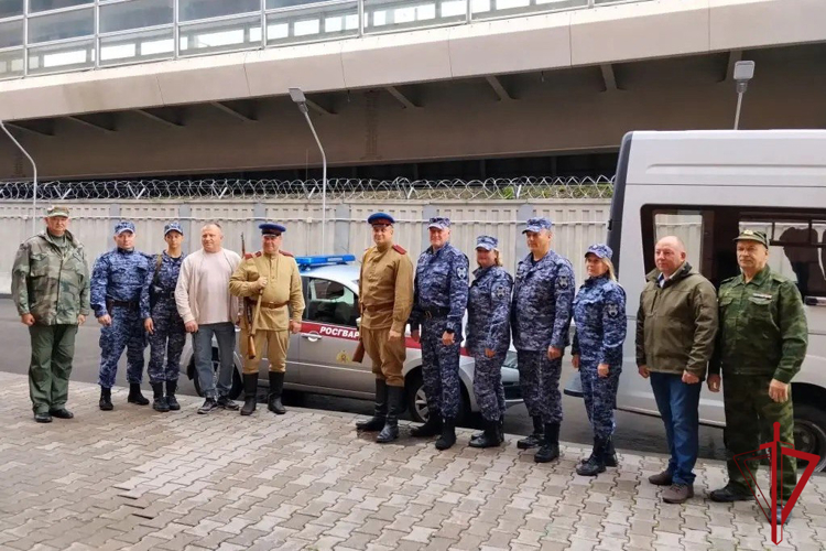 В Санкт-Петербурге и Ленобласти сотрудники и ветераны Росгвардии приняли участие в автопробеге, посвященном Дню памяти и скорби