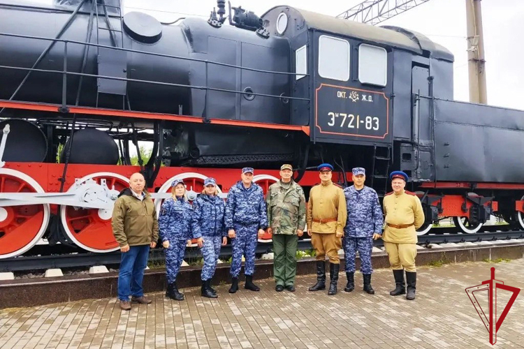 В Санкт-Петербурге и Ленобласти сотрудники и ветераны Росгвардии приняли участие в автопробеге, посвященном Дню памяти и скорби
