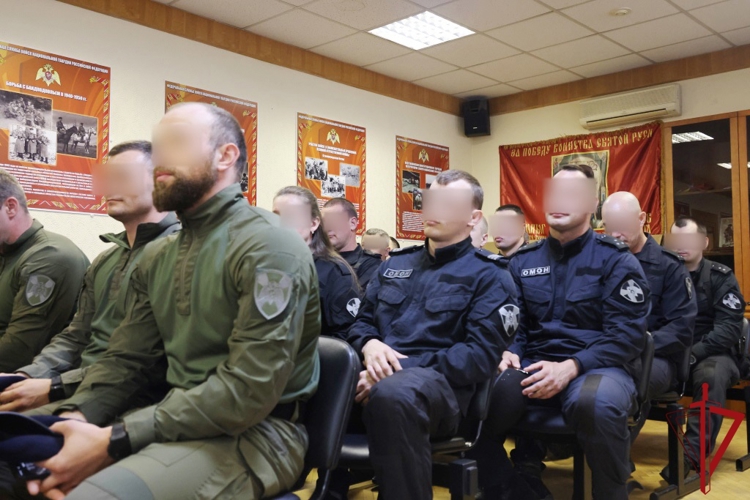 Начальник ГУ Росгвардии вручил геральдические знаки отличия сотрудникам спецподразделений территориального органа