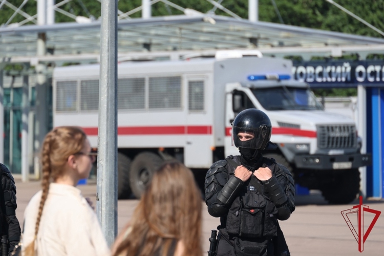 В Санкт-Петербурге сотрудники Росгвардии приняли участие в учениях, проводившихся МЧС России в рамках взаимодействия с ОДКБ