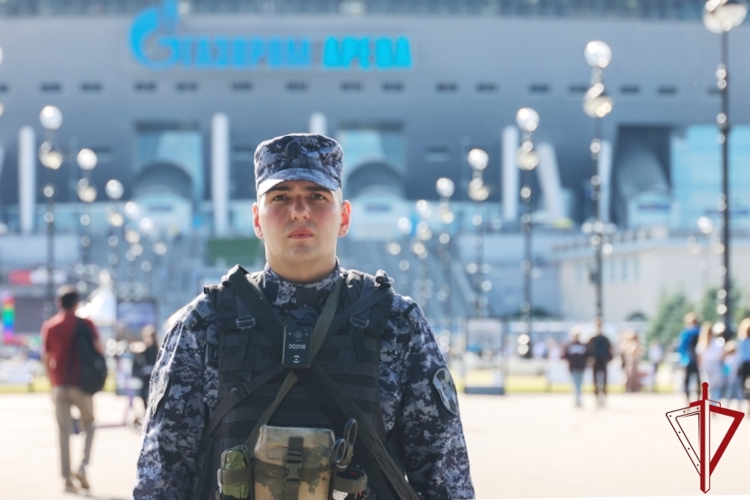Cотрудники и военнослужащие Росгвардии обеспечили правопорядок при проведении матча "Зенит" - "Нефтчи"