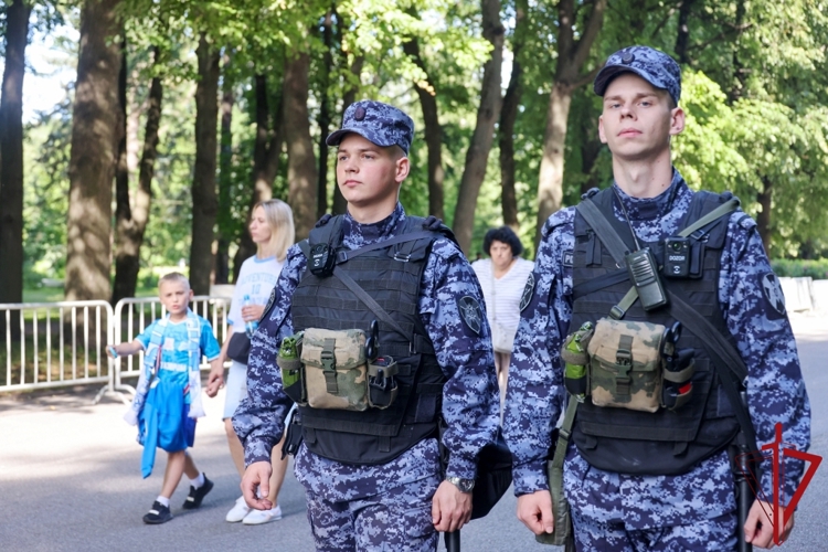 Cотрудники и военнослужащие Росгвардии обеспечили правопорядок при проведении матча "Зенит" - "Нефтчи"