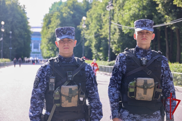 Cотрудники и военнослужащие Росгвардии обеспечили правопорядок при проведении матча "Зенит" - "Нефтчи"