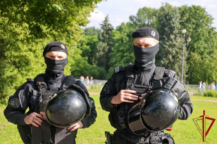 Cотрудники и военнослужащие Росгвардии обеспечили правопорядок при проведении матча "Зенит" - "Нефтчи"