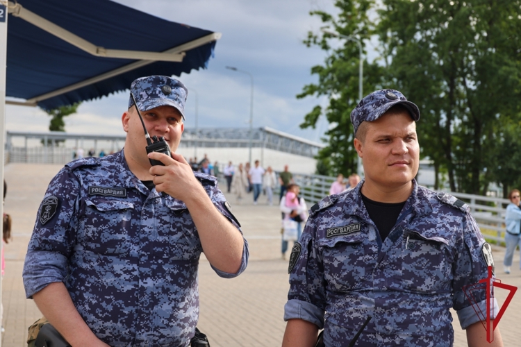 Cотрудники и военнослужащие Росгвардии обеспечили правопорядок при проведении матча "Зенит" - "Нефтчи"