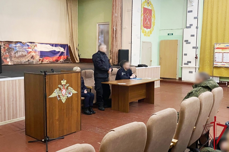Представители ГУ Росгвардии провели агитационную встречу с военнослужащими, проходящими службу по призыву
