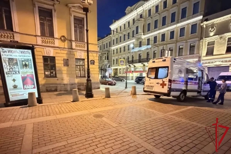 В Центральном районе наряд Росгвардии задержал правонарушительницу, ударившую бутылкой по голове фельдшера скорой помощи