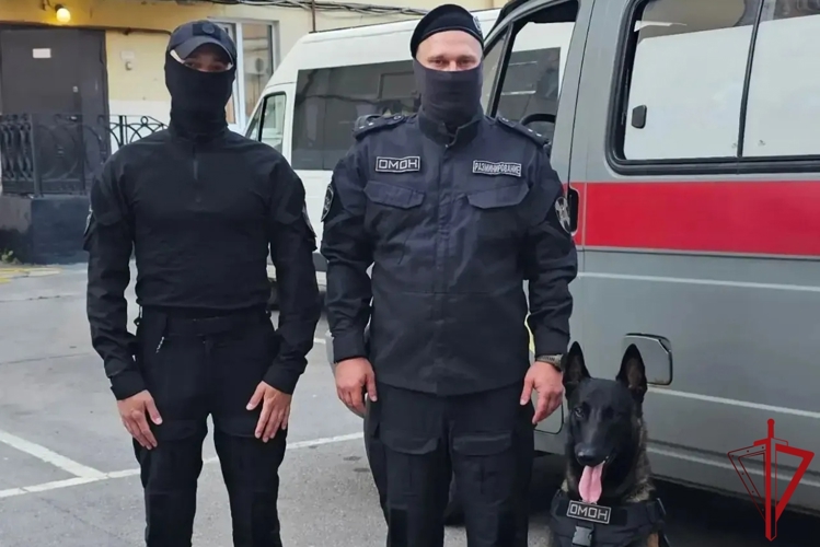 Сотрудники ОМОН "Бастион" пришли на помощь прохожему, у которого произошел приступ эпилепсии
