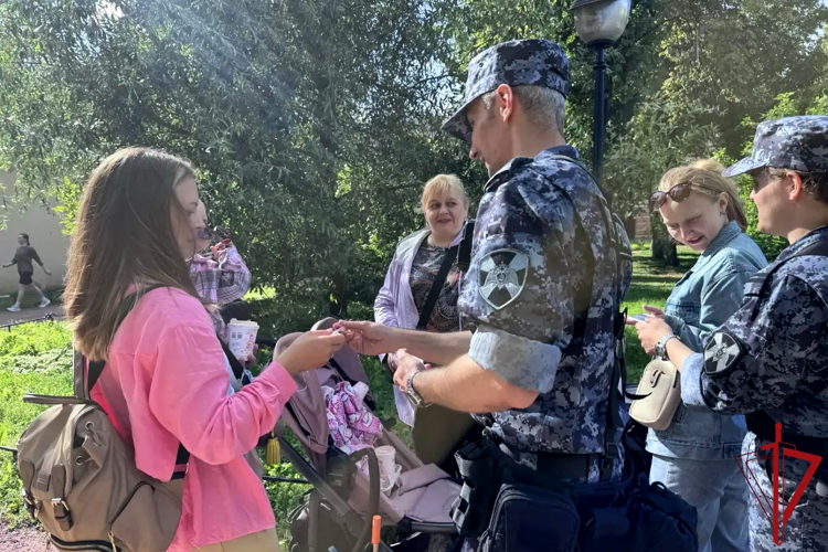 В Петербурге сотрудники Росгвардии провели мероприятие, посвященное Дню семьи, любви и верности