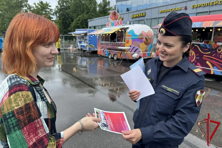 В Санкт-Петербурге представители Росгвардии приняли участие в Большом семейном фестивале