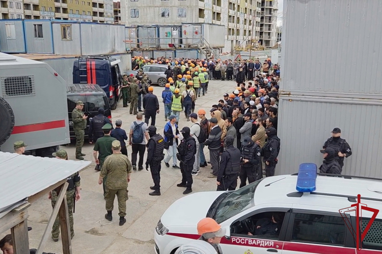 Сотрудники Росгвардии обеспечили проведение рейда по выявлению лиц, вступивших в гражданство РФ, но не вставших на воинский учет