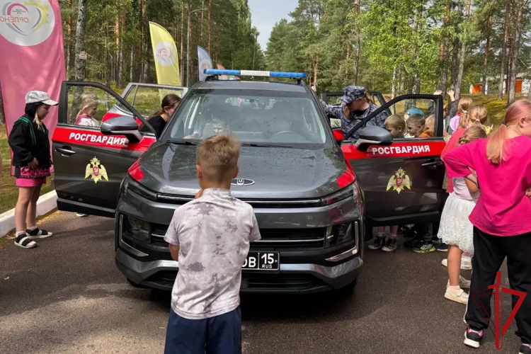 В Петербурге и Ленобласти сотрудники вневедомственной охраны провели уроки безопасности для детей