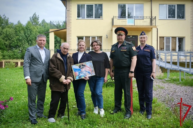 Петербургские росгвардейцы исполнили просьбу 103-летнего ветерана Великой Отечественной войны