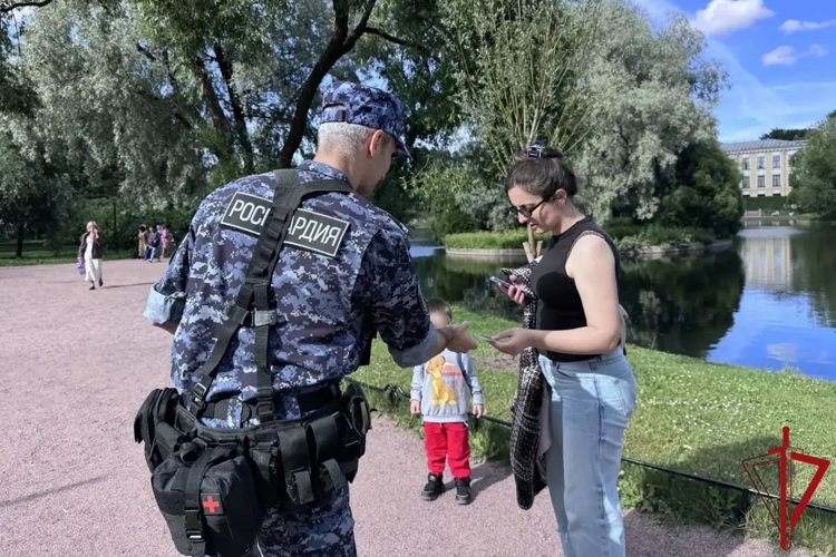 В Петербурге сотрудники Росгвардии провели мероприятие, посвященное Дню семьи, любви и верности