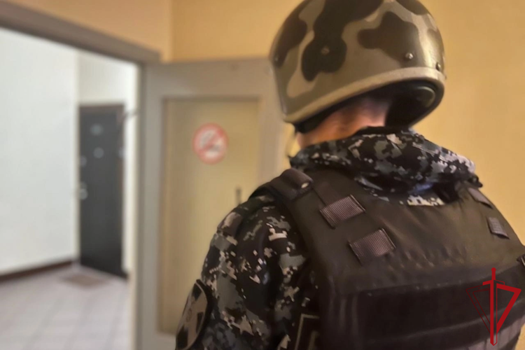 В Красногвардейском районе наряд Росгвардии задержал гражданку, ударившую ножом сожителя в ходе бытового конфликта