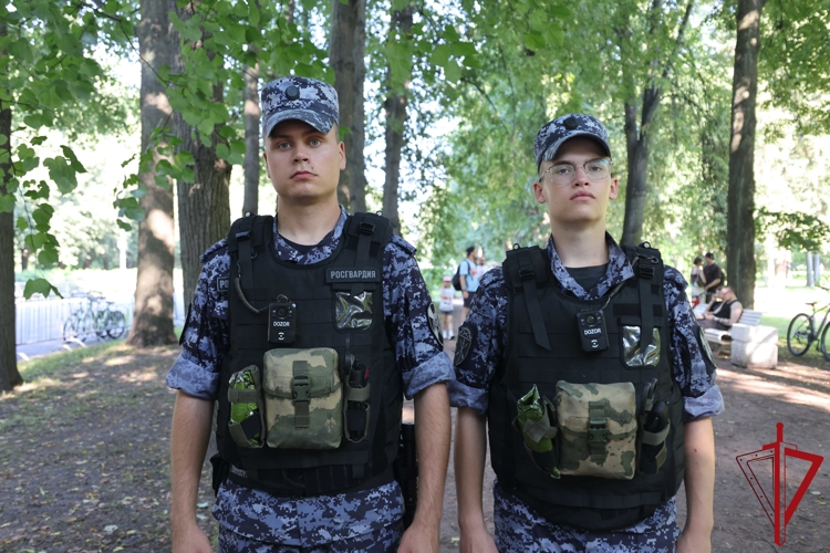 Сотрудники и военнослужащие Росгвардии обеспечили правопорядок при проведении матча "Зенит" - "Црвена Звезда" 