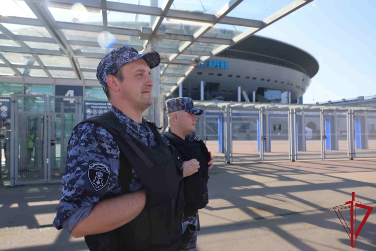 Сотрудники и военнослужащие Росгвардии обеспечили правопорядок при проведении матча "Зенит" - "Црвена Звезда" 