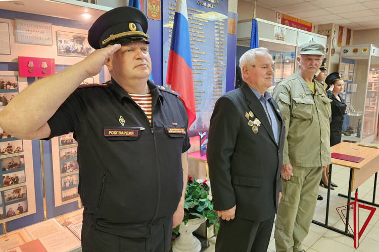 В Санкт-Петербурге молодые сотрудники вневедомственной охраны Росгвардии торжественно приняли присягу
