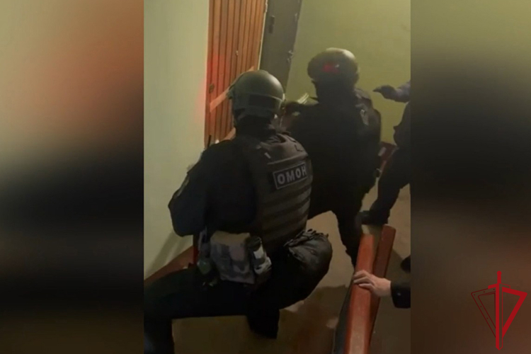 В Санкт-Петербурге при содействии ОМОН ГУ Росгвардии задержан подросток, совершивший поджог железнодорожного оборудования