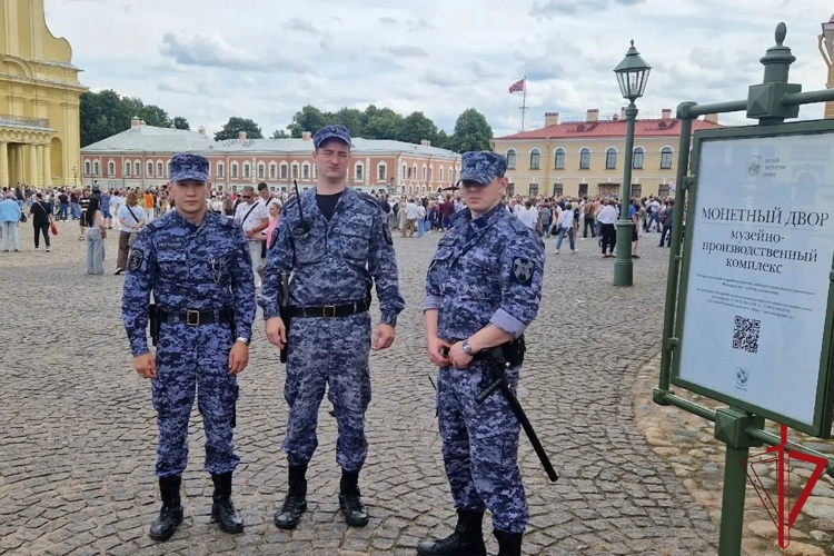 В День ВМФ росгвардейцы обеспечили безопасность праздничных мероприятий в Петербурге и Ленобласти