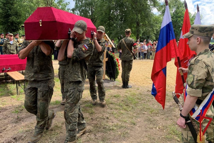 Представители Росгвардии приняли участие в церемонии перезахоронения останков воинов Красной армии