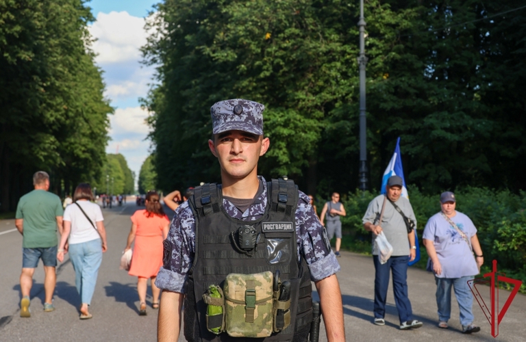 Сотрудники и военнослужащие Росгвардии обеспечили правопорядок при проведении матча "Зенит" - "Балтика"