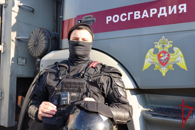 Сотрудники и военнослужащие Росгвардии обеспечили правопорядок при проведении матча "Зенит" - "Балтика"