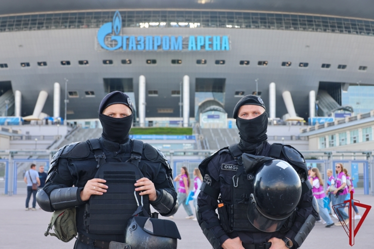 Сотрудники и военнослужащие Росгвардии обеспечили правопорядок при проведении матча "Зенит" - "Балтика"