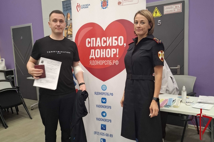 Сотрудники Росгвардии сдали кровь в рамках акции «День донора в Лигово»