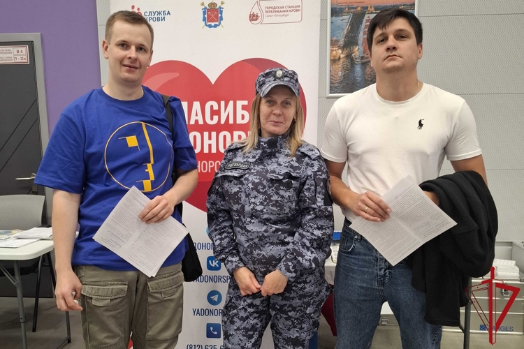 Сотрудники Росгвардии сдали кровь в рамках акции «День донора в Лигово»