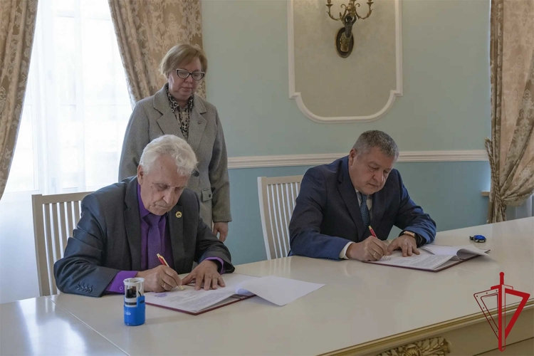 Состоялось подписание соглашения о сотрудничестве между региональной ветеранской организацией войск правопорядка и представителями ветеранского движения Псковской области