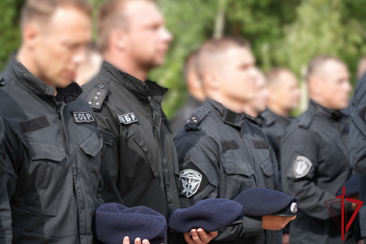 Сотрудники петербургского СОБРа успешно прошли испытания на право ношения знака отличия СОБР Росгвардии I степени
