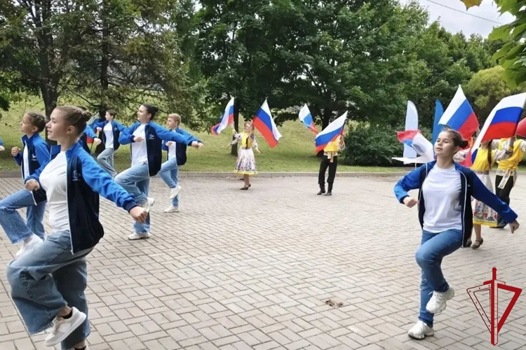 Росгвардейцы приняли участие в праздновании Дня Государственного флага в Санкт-Петербурге и Ленинградской области